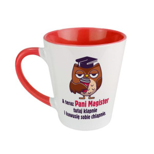 Kubek latte czerwony dla świeżo upieczonej Pani Magister.