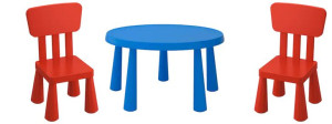 IKEA MAMMUT Stolik dziecięcy niebieski + 2 szt krzesełka czerwone