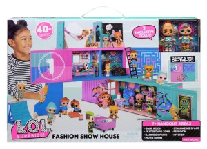 LOL 586050 fashion show house