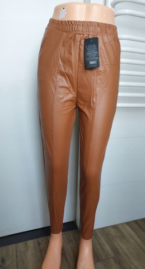 Camelowe Skórzane Wygodne Legginsy S/M