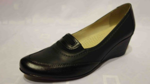 -50%  SKÓRZANE czółenko koturn 5,8 cm szersze 41