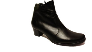 Botki damskie w kolorze czarnym obcas 5 cm nr. 40