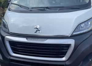 Peugeot BOXER - Listwa CHROM maska przód
