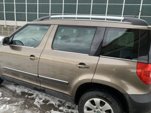 Skoda Yeti - Listwy CHROM BOCZNE na DRZWI OKNA DOL