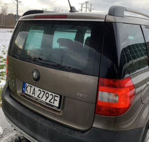 Skoda YETI 09-17 - LISTWA CHROM na Klapę NAD SZYBE