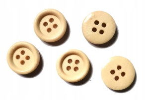 Guziki drewniane 11,5 mm 4 otw. 20 szt.