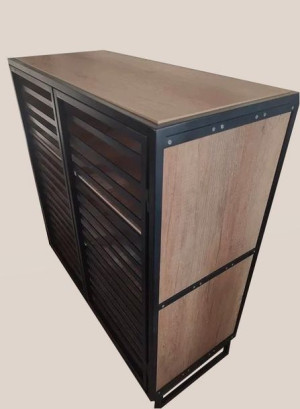 Komoda Loft dużo metalu witryna