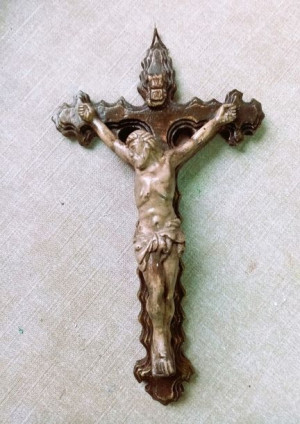 Krzyż K04 płaskorzeźba Jezus ukrzyżowany, mały