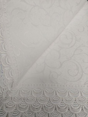 Obrus 150x240 z koronką biały