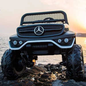 Pojazd Mercedes BENZ UNIMOG Czarny