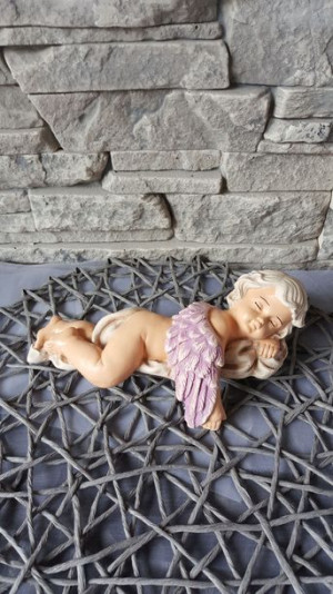 Dekoracja Ozdoba Aniołek Anioł Kolorowy Śpioch Figurka Amor 22cm