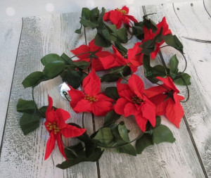 Gwiazdy betlejemskie Girlanda 8 kwiatów 15 cm