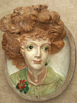 Popierskie damskie medalion