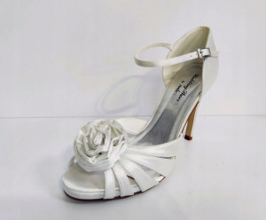 Wedding Shoes CODE czółenka 1055 białe satyna r39
