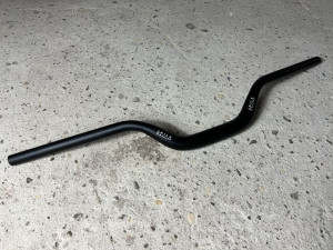 Podnoszona kierownica (Raised Handlebar) SurRon Milk Racing