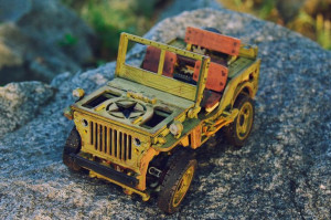 Drewniane Puzzle 3D - Samochód Terenowy 4x4