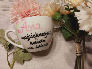 Filiżanka najpiękniejsza kobieta+imię  na Dzień Kobiet urodziny