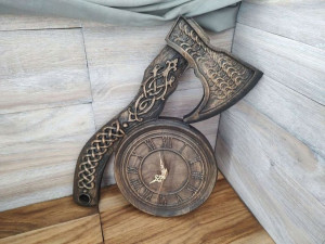 Topór siekiera ciupaga zegar w drewnie 40cm