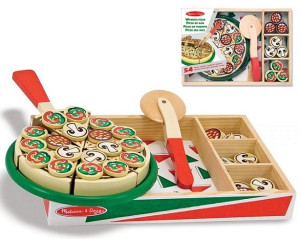 Drewniana pizza z dodatkami dla dziecka