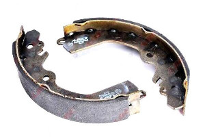 Szczęki Hamulcowe Mitsubishi Carisma Colt Iv Colt