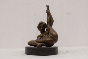 Akt kobiety z brązu, leżąca KUSZĄCA figura z brązu