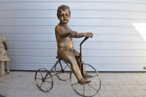Chłopiec Na Rowerze - Figura Ogrodowa Z Brązu Brąz