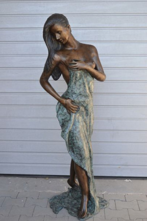 Fontanna Z Brązu - Akt Kobiety W Sukni H; 165cm