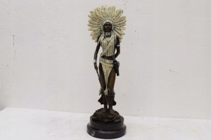 INDIAN INDIANKA Z KARABINEM figura z brązu GRAWER