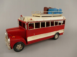 ZABYTKOWY AUTOBUS SZKOLNY czerwony ZABAWKA