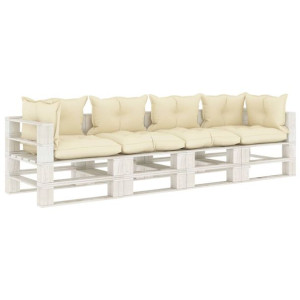 Ogrodowa sofa 4-osobowa z palet, z kremowymi poduszkami, drewno
