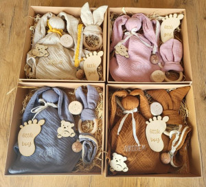 Prezent dla niemowlaka grzechotka  Chrzest Baby Box Shower Imię KOLORY