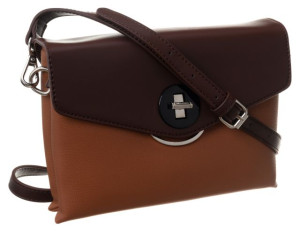 Elegancka listonoszka z retro zapięciem i regulowanym paskiem — David Jones