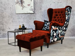 Fotel Uszak Z Podnóżkiem Styl Chesterfield