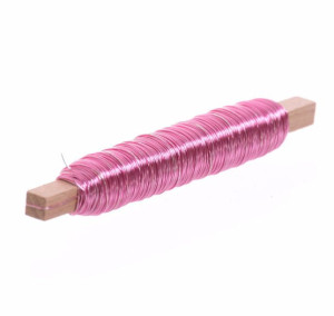 Drut nawijany różany 100g na kołku 0,5mm