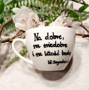 Filiżanka z cytatem na dobre, na niedobre i na litość boską Szymborska
