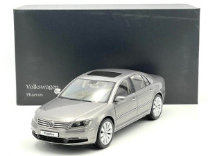 Volkswagen Phaeton V6 - 2012, arabesque silver Kyosho 1:18