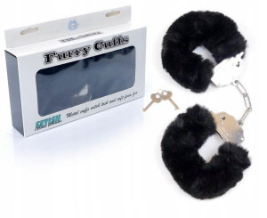 Czarne solidne KAJDANKI z grubym futerkiem Furry