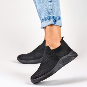 Czarne sportowe buty wsuwane