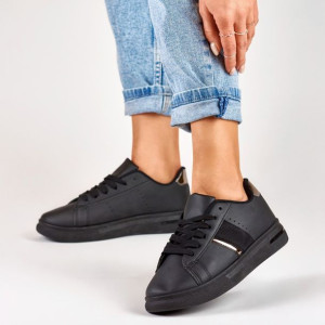 Czarne buty sportowe damskie