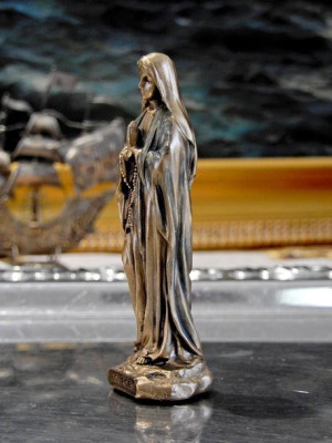 Matka Boska z Lourdes figurka na prezent