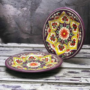 Średni talerz ceramiczny ręcznie zdobiony „Czerwień w purpurze” - 17,5cm