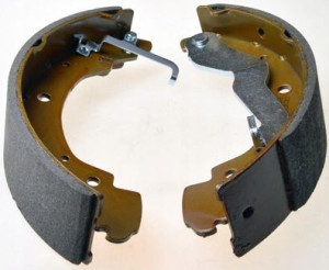 DENCKERMANN B120036 Zestaw szczęk hamulcowych