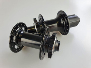 Zestaw piast EXE przód+tył bębenek Shimano