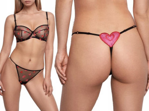 Stringi z haftem w serduszka i usta Mon Amour L