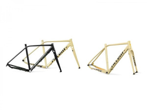 Rama gravel Furious PRO M black camo (rama, widelec karbonowy, stery), 142x