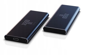 CoreParts Portable SSD including Cables