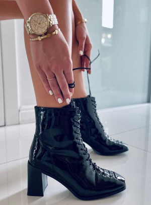 Botki na obcasie lakierowane AUBREY BLACK 40