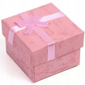 Pudełko Zodobne Na Biżuterię 5cm X 5cm Różowy