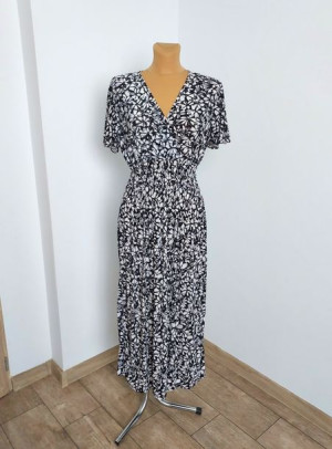 Super Maxi Wygodna Sukienka W Kwiaty Czarna M