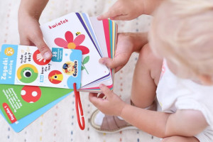 CzuCzu 6494908 Książeczka edukacyjna Zagadki z dziurką 2+